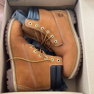 Women’s Size 9 Timberlands